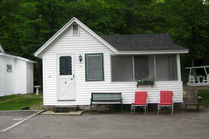 Mount Coolidge Motel Cabin